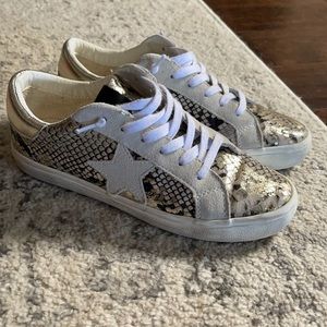 Steve Madden New York Sneakers, size 9